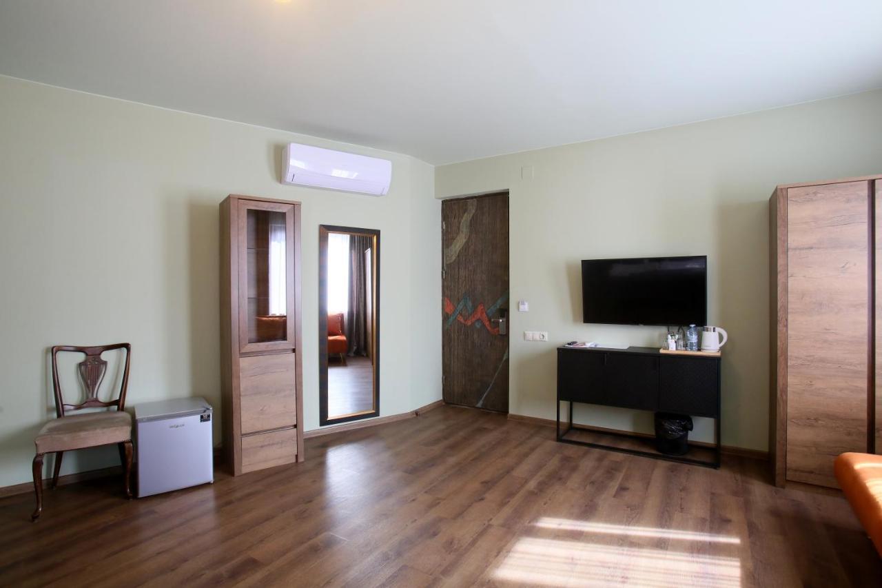 Boutique Kosher Hotel Tourfa Tbilisi Exteriör bild