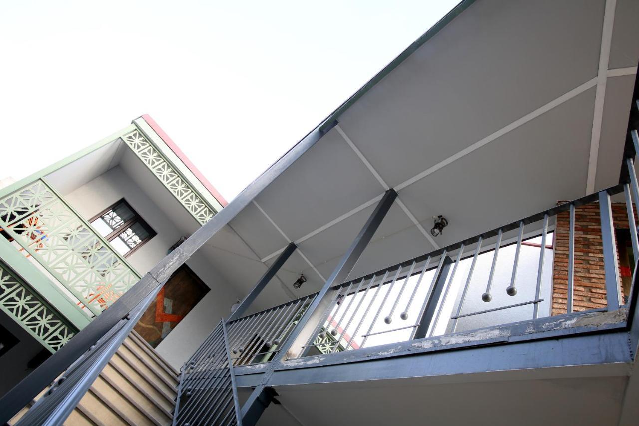 Boutique Kosher Hotel Tourfa Tbilisi Exteriör bild