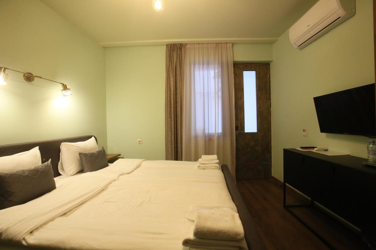 Boutique Kosher Hotel Tourfa Tbilisi Exteriör bild
